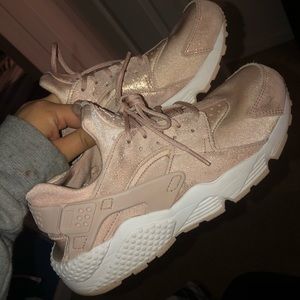 Rose gold brand new huaraches